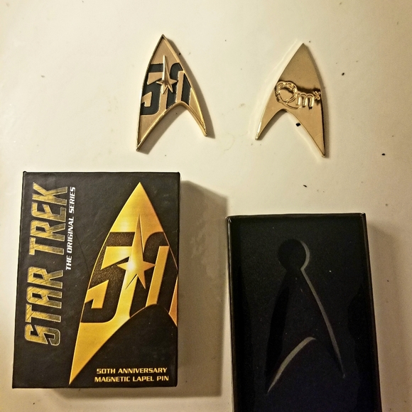 Star Trek 50th Anniversary Magnet - Picture 3 of 5